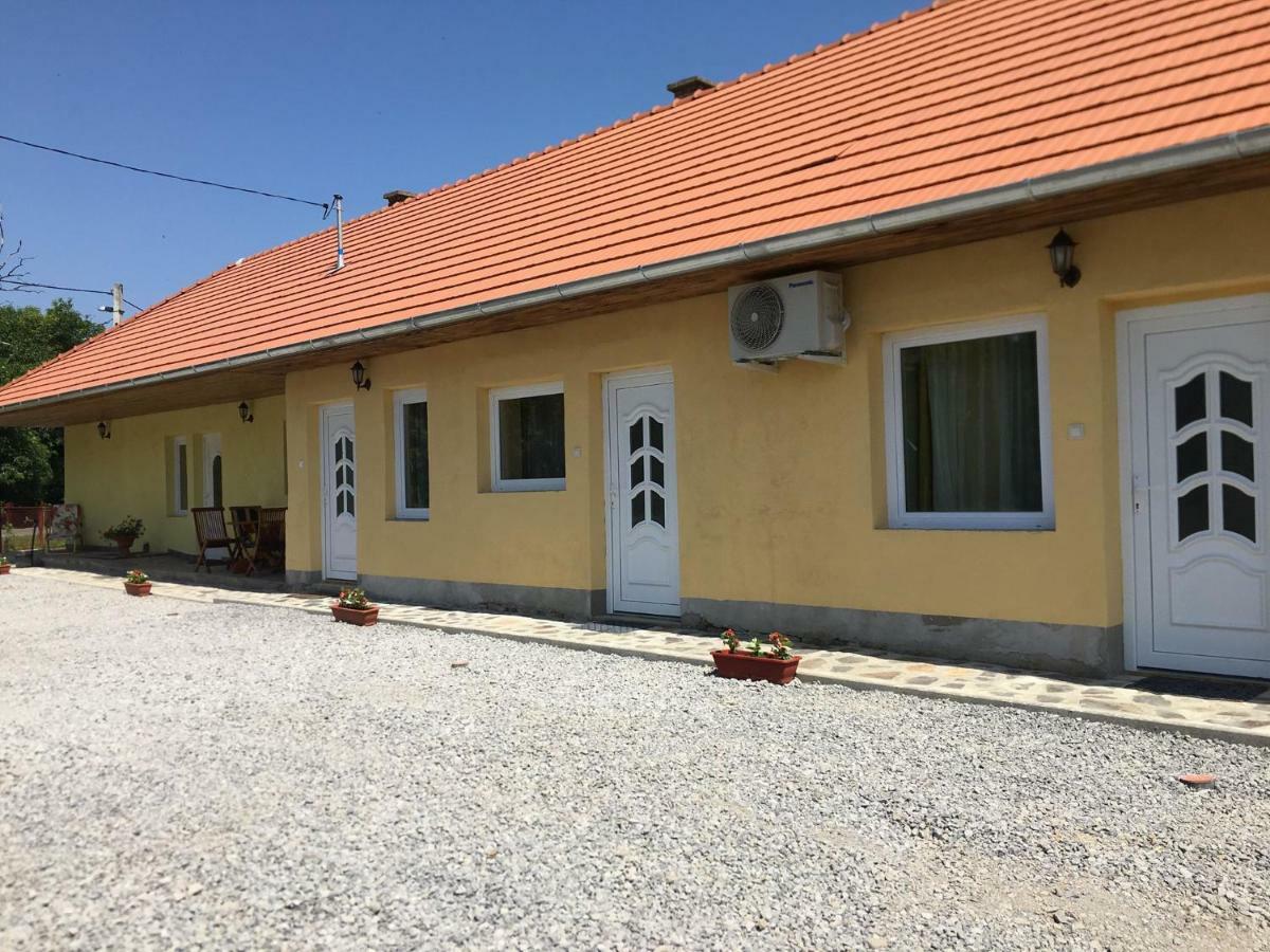 Napfeny Apartman Sarospatak Bagian luar foto
